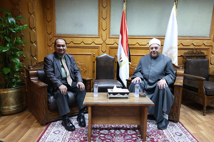 أيمن عبد الغني يستقبل وفدًا إندونيسيًّا لبحث توقيع بروتوكول تعاون بين الأزهر ووزارة إندونيسية
