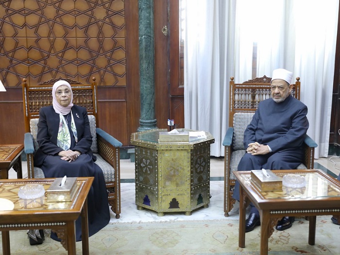 شيخ الأزهر يستقبل رئيسة هيئة النيابة الإدارية بمشيخة الأزهر لبحث تعزيز التعاون المشترك