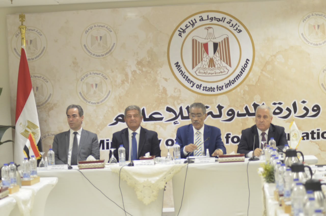 رشوان لأعضاء لجنة تطوير الإعلام: دعوة الرئيس لاجتماع ديسمبر السنوي تجسيد لاهتمامه بتطوير الإعلام 