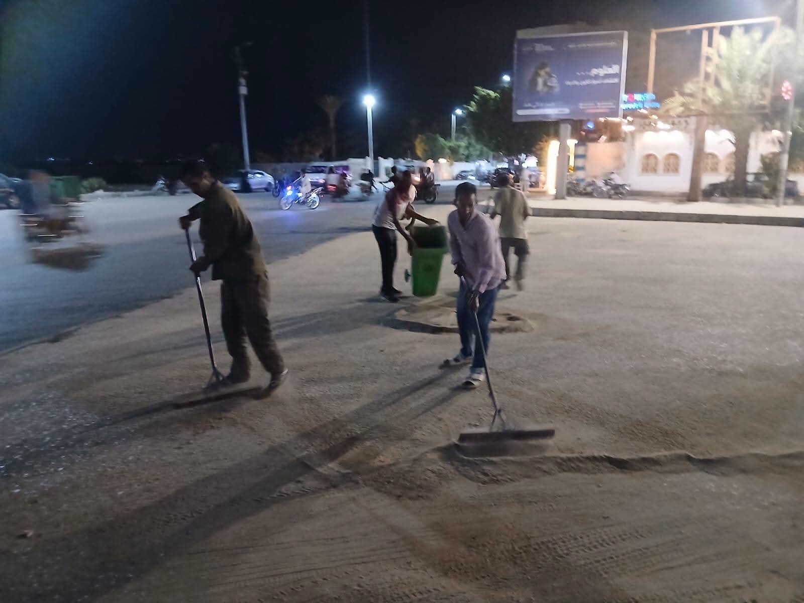 حملات نظافة مكثفة بشوارع مدينة الأقصر والمناطق السياحية

