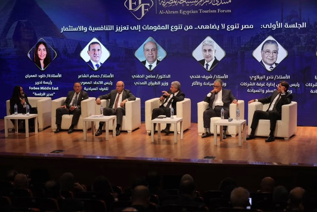 وزيرا السياحة والطيران يبحثان تعزيز تنافسية المنتج السياحي المصري والاستثمار 

