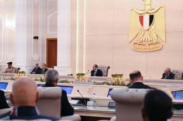 السيسي: تطورات المنطقة رفعت أسعار البترول والسلع الأساسية.. ونسعى لخفض التصعيد