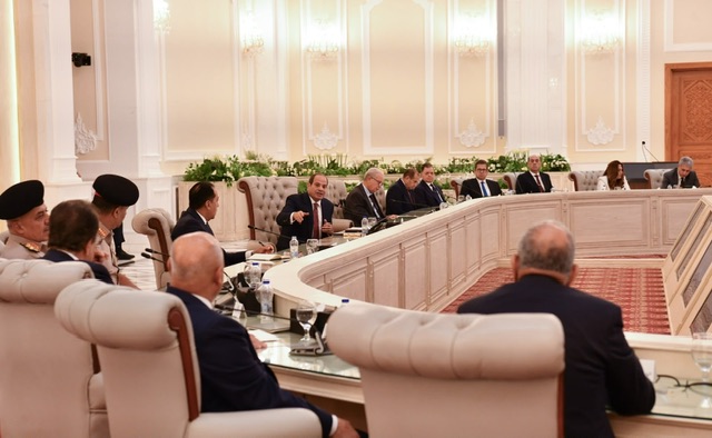 الرئيس السيسي: مصر خسرت 20 مليار دولار من عوائد قناة السويس.. وندعم أمن الخليج وحرية الملاحة