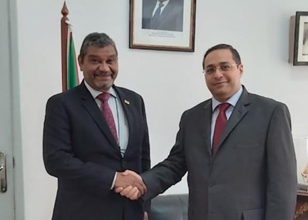 السفير المصري في مابوتو يلتقي بوزير التجارة والصناعة الموزمبيقي
