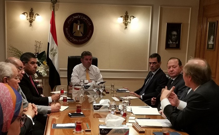 لاستكمال مشروع جسور.. وزير قطاع الأعمال يلتقي وفد شركة 