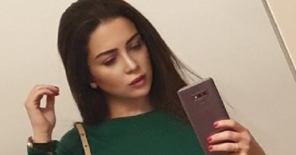  مى عز الدين تنشر صورة لها علي انستجرام بلوك كاجوال 