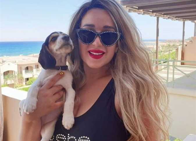 بعد ان اتهمت الشعراوى بالتطرف.. تراشق بين ابنة شريف منير وملايين المصريين 