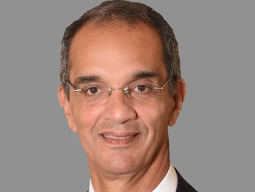 وزير الاتصالات يعلن إطلاق القمر الصناعي المصري 