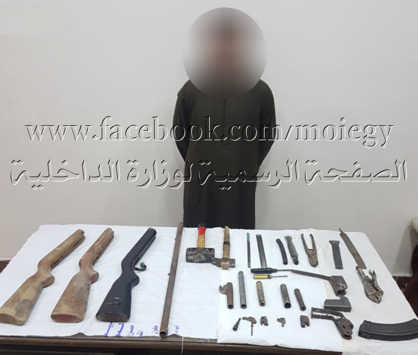 ضبط مزارع لقيامه بإدارة ورشة لتصنيع وإصلاح الأسلحة النارية بمسكنه بأسيوط