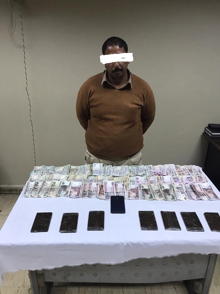ضبط عاطل وبحوزته 7 طرب حشيش بالمنيا 
