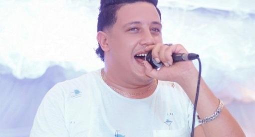 القبض على حمو بيكا في أسيوط.. وموطنون يقذفون سيارته بالبيض