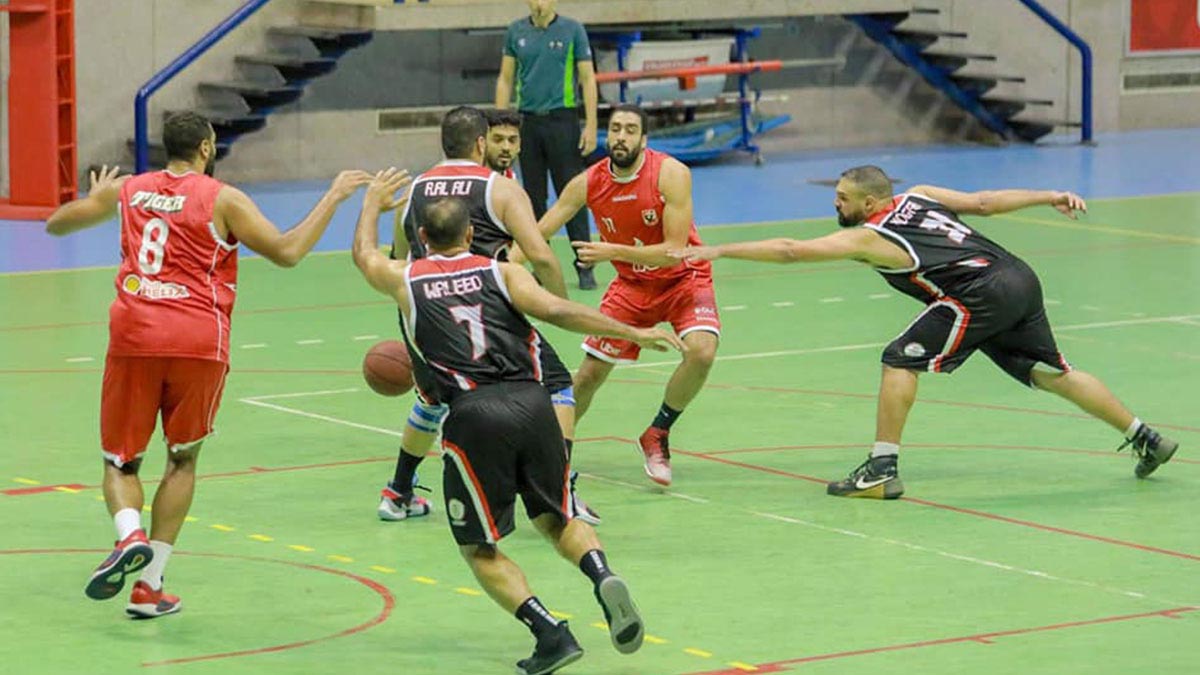 فيديو .. ماذا حدث في مباراة الأهلي والزمالك وتسبب في نهايتها المؤسفة؟