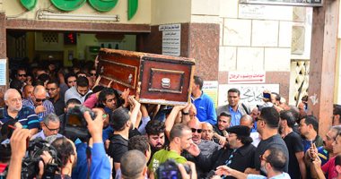الانتهاء من مراسم دفن جثمان هيثم أحمد زكي 