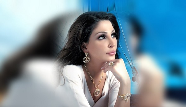 إليسا تدعو اللبنانيين لمواصلة التظاهر وتوجه الشكر لوزير الدفاع على موقفه من إيران