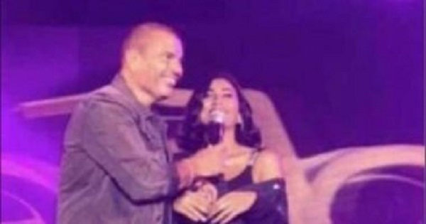  عمرو دياب يقدم دينا الشربيني لجمهوره في حفل الميدل بيست