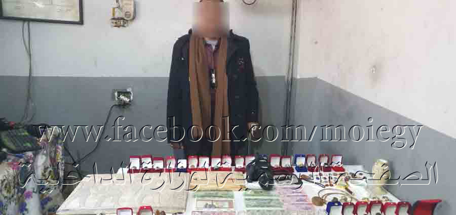 الداخلية: ضبط أحد الاشخاص بحوزته مجموعة من القطع التى يشتبه فى أثريتها 