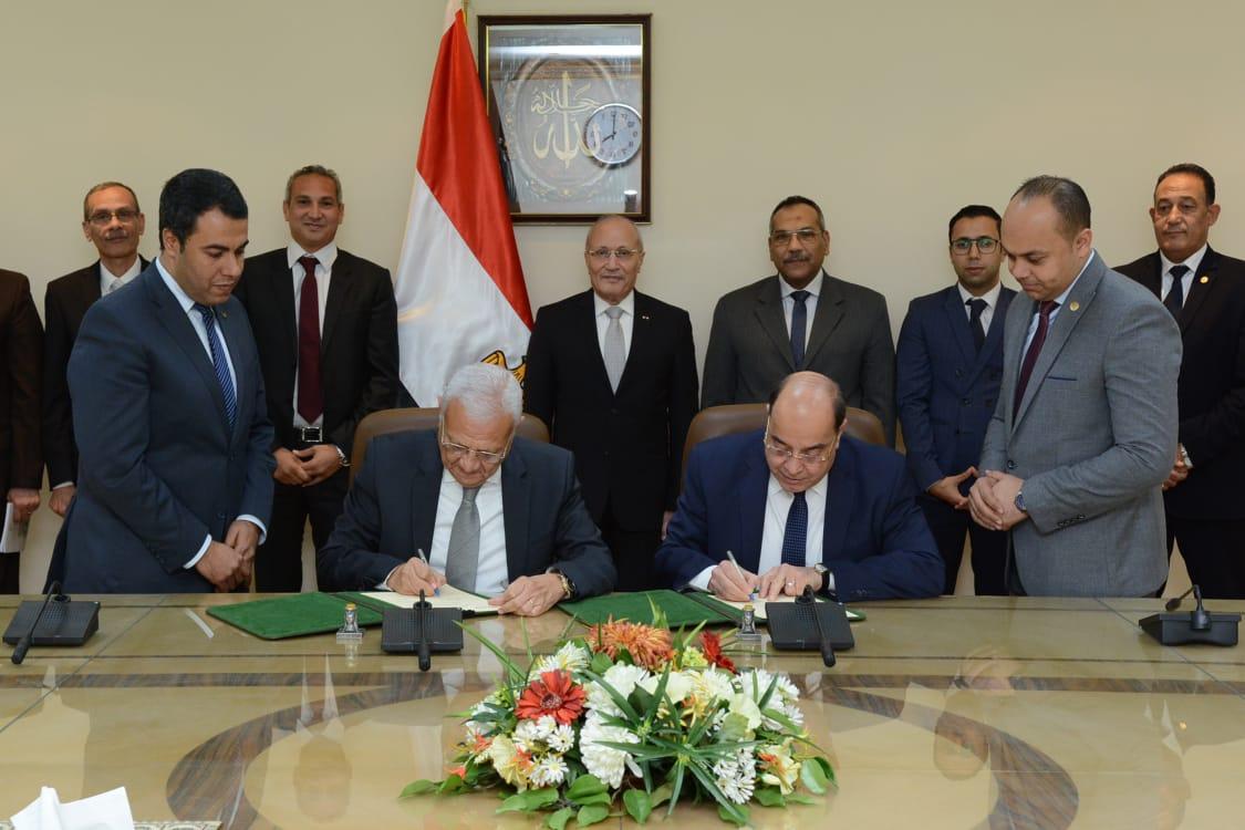 العصار يشهد توقيع مذكرة تفاهم مع 
