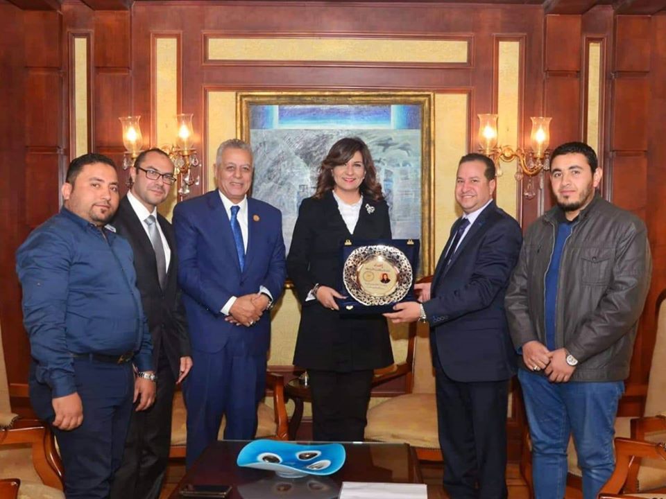 عاملون بالكهرباء يعربون عن شكرهم لوزيرة الهجرة لمد إجازات العاملين بالخارج