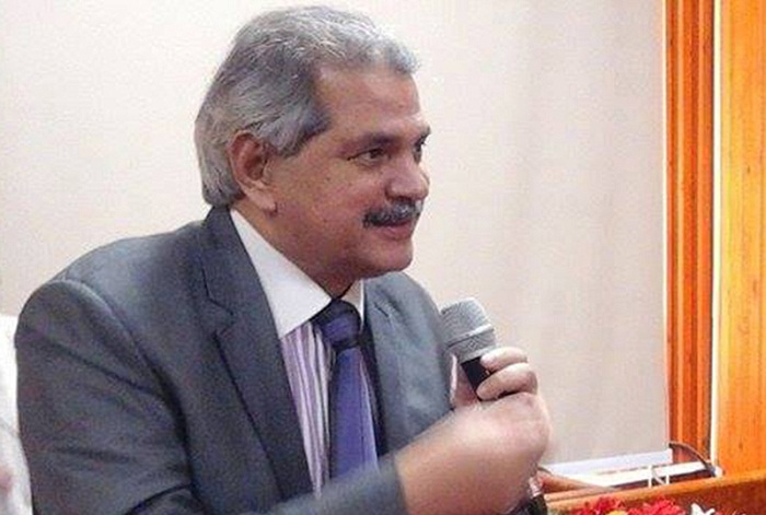 عجاجيات| د.عبدالخالق عبدالله .. وماذا لو لديكم أمثال هؤلاء؟؟