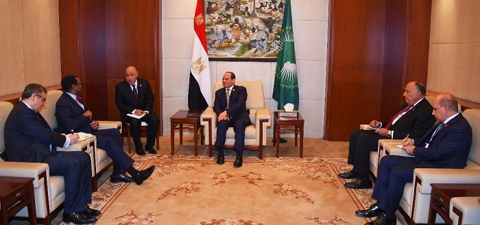 السيسي يشدد على ضروروة التكامل الاقتصادي ومشروعات الربط بين دول القارة في لقائه مع رئيس البنك الأفريقي للتنمية