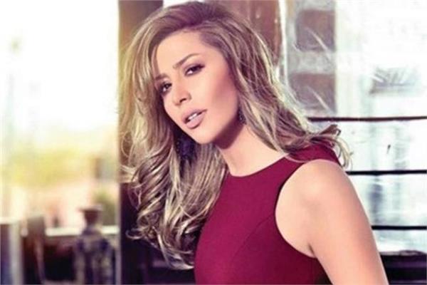 فيديو..جنات تهدي لجمهورها أغنية بحبك بمناسبة الفلانتين 