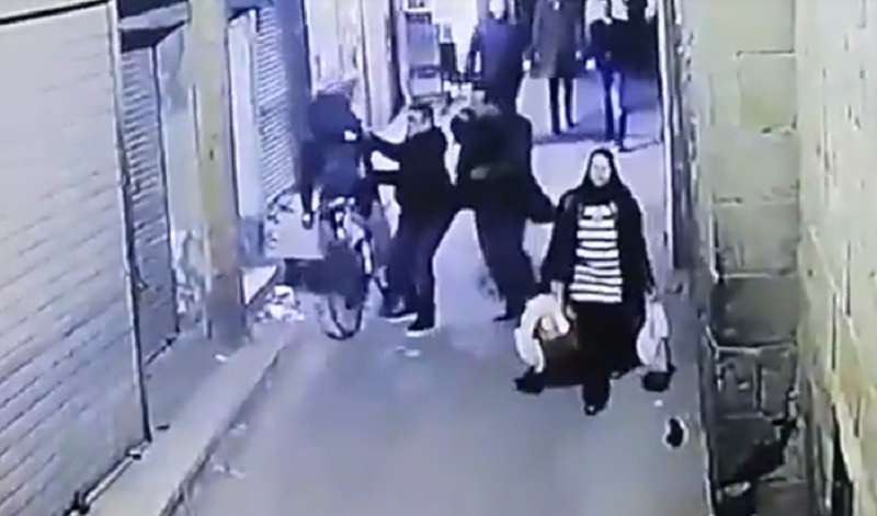 فيديو .. لحظة تفجير إرهابي الدرب الأحمر لنفسه أثناء محاولة الشرطة اعتقاله