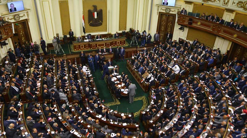 الفضاء الافتراضي هو المتنفس الوحيد.. المغردون خارج سرب التعديلات الدستورية