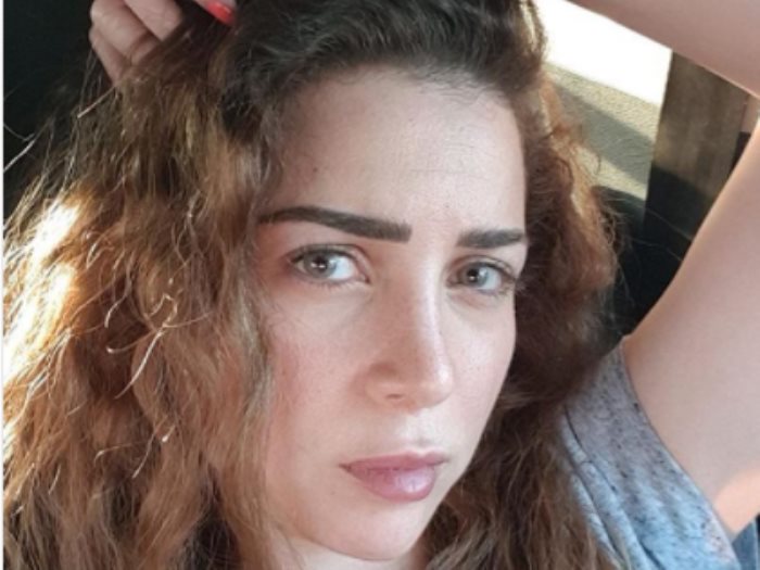 مى عز الدين تظهر بإطلالة مختلفة وتشارك جمهورها بصورة لها