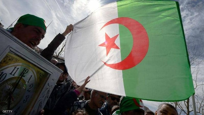 قبيل يومين من اعلان قائمة المرشحين للرئاسة الجزائرية انسحاب رئيس حزب 
