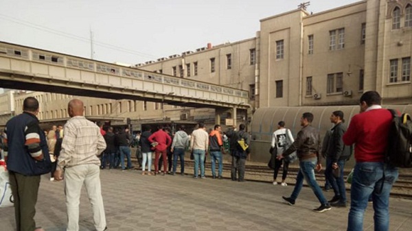 قطار يدهس رجلا وزوجته في محطة مصر