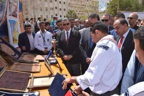 عبد الجابر ومنصور ووزير التعليم العالي يفتتحون معرض الأنشطة الطلابية بجامعة بني سويف 

