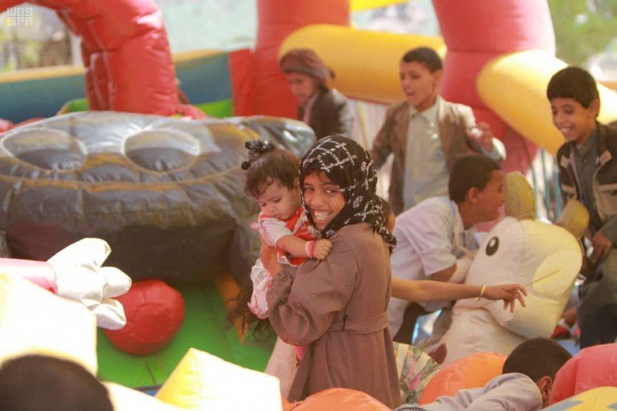 تأهيل 300 يتيما وتوزيع 635 سلة غذائية.. مركز الملك سلمان للإغاثة  يواصل نشاطه في اليمن