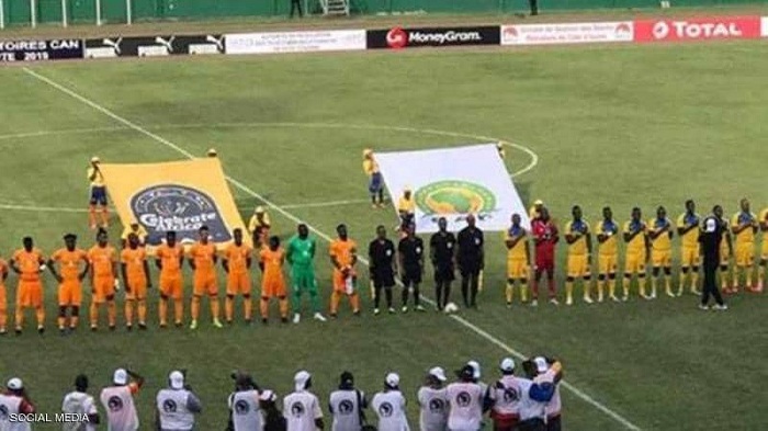 مباراة جميع لاعبيها يرتدون الأصفر والمشجعون محتارون