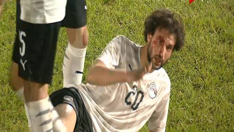 قبل لقاء القمة.. صدمة في الزمالك بعد اصابة محمود علاء اثناء مباراة مصر ونيجيريا