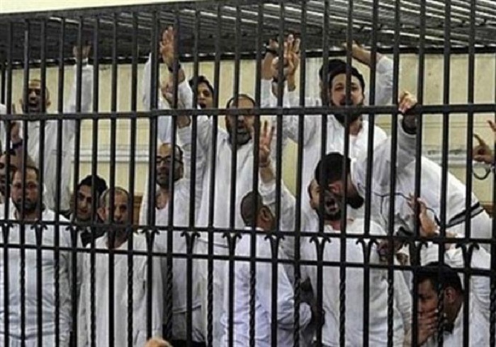 تأجيل إعادة محاكمة 66متهما بـ