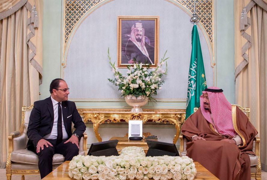 لقاءات مكثفة للملك سلمان على هامش القمة العربية.. ويتسلم شهادة الدكتوراه الفخرية والمفتاح الذهبي لمدينة تونس
