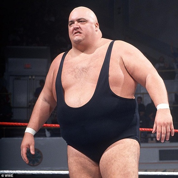 بعد ساعات من لقاء معجبيه، وفاة اسطورة WWE