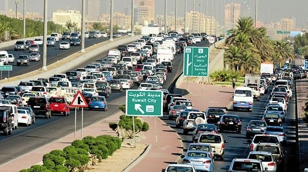 دولة خليجية تحظر القيادة على المؤذنين والممرضين لهذه الأسباب