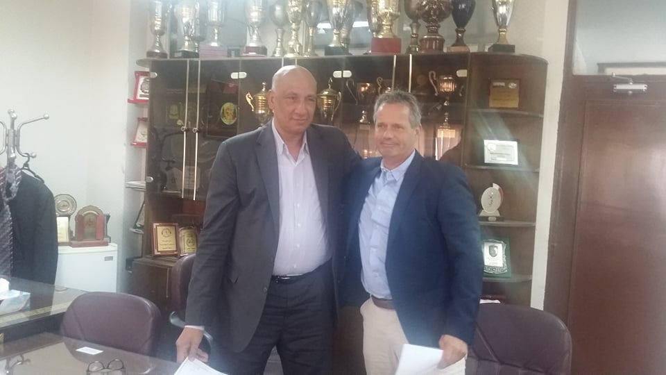 صور .. «الطائرة» يتعاقد مع المدير الفنى لمنتخب هولندا لتدريب الفراعنة