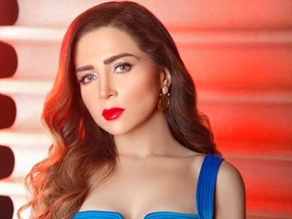 ريم البارودى تهنئ صديقتها مى عز الدين وتوجه لها رسالة