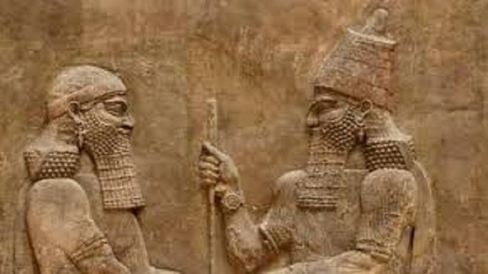 فك شيفرة منحوتة أكدية تكشف عن آخر خطط سرغون الثاني، ومصير كركميش من بعده