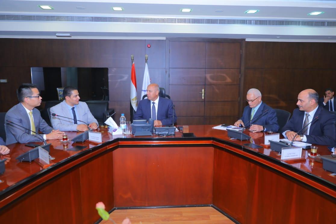 وزير النقل يبحث مع هواوي العالمية تطوير أنظمة الاتصالات في قطاعات النقل المختلفة