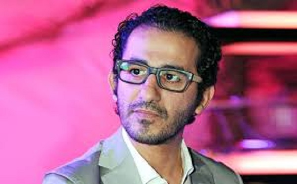 أحمد حلمى بطالب جمهوره بالدعاء لشريف مدكور بعد إصابته بسرطان القولون