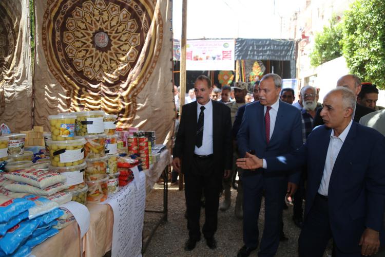 الهجان ومدير أمن قنا يفتتحان معرض 