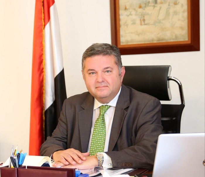 وزير قطاع الأعمال يهنئ الشركات التابعة له بعيد العمال