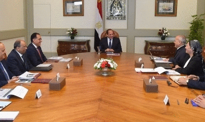 السيسي يجتمع بمدبولي ووزراء الانتاج الحربي والتنمية المحلية والبيئة