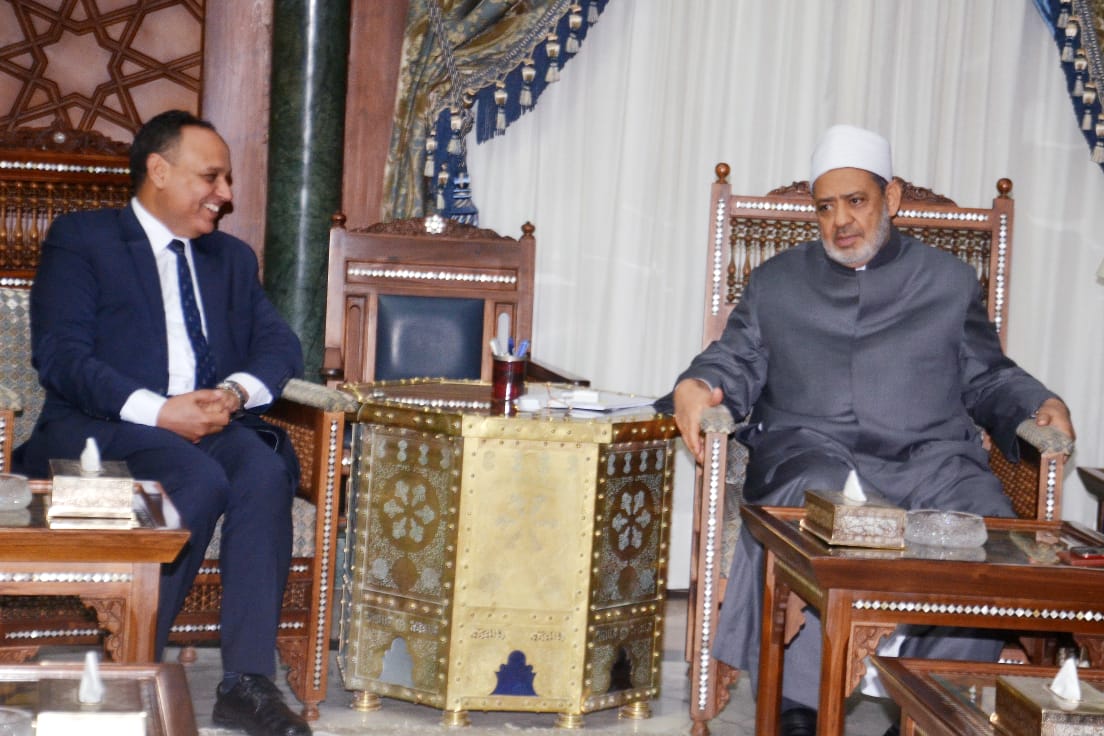 رئيس أكاديمية البحث العلمي يهنئ الإمام الأ?بر بمرور 1079 عامًا على تأسيس الأزهر