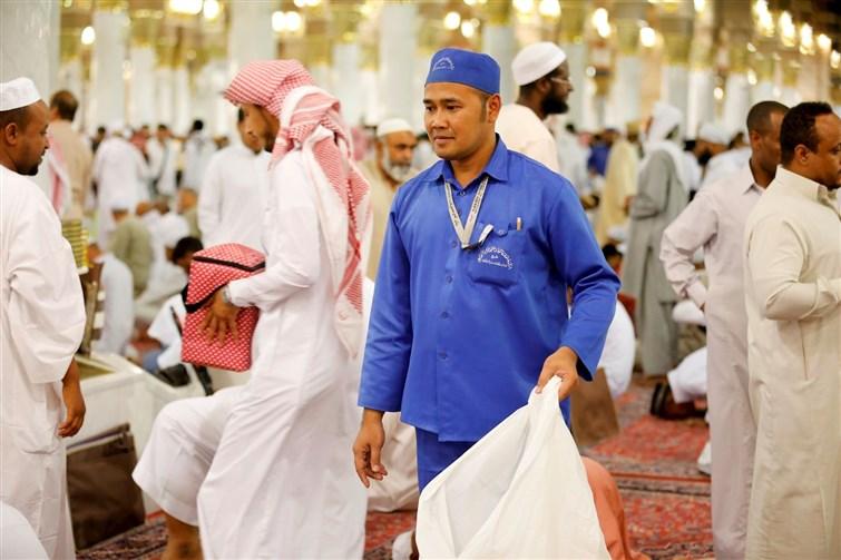 وكالة شؤون المسجد النبوي: ٩٣ طن معدل مايتم رفعه من النفايات يوميا خلال شهر رمضان المبارك