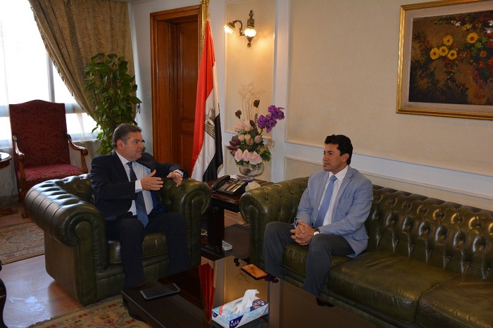 الحكومة تبحث الاستثمار الرياضي لأندية قطاع الأعمال.. وتبدأ بغزل المحلة