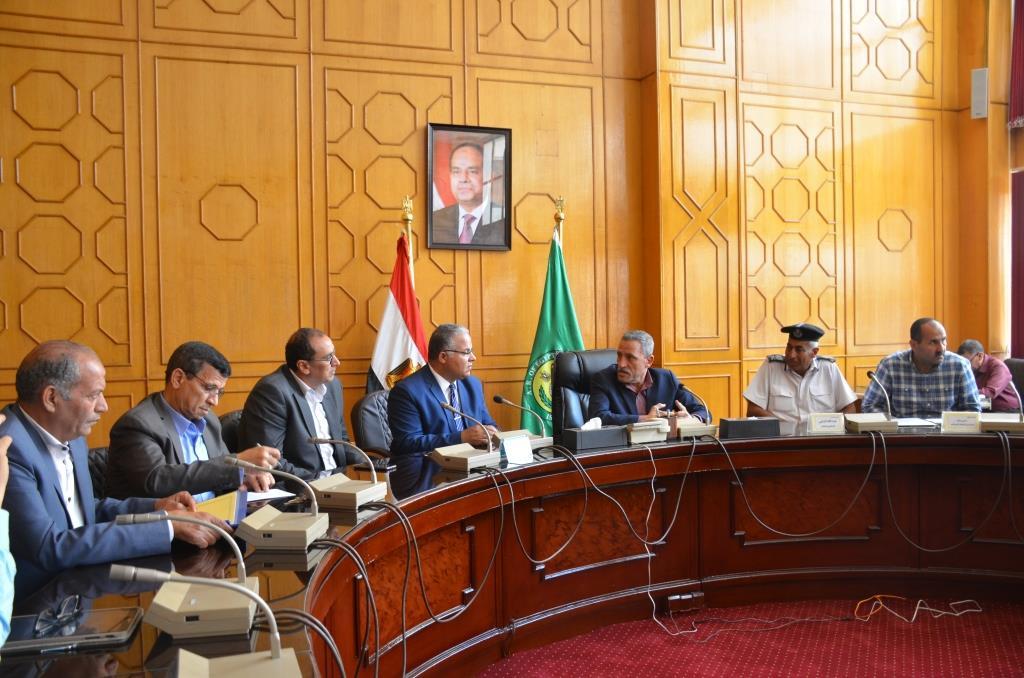 محافظ الإسماعيلية يستعرض التجهيزات الخاصة بإمتحانات الثانوية العامة ويشهد توقيع بروتوكولات تعاون مع التربية والتعليم 